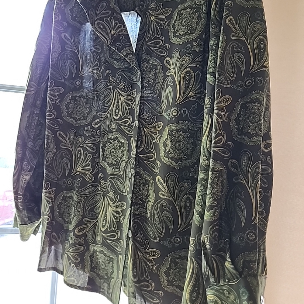 Jones New York shirt and skirt set size 10 green paisley pleated skirt